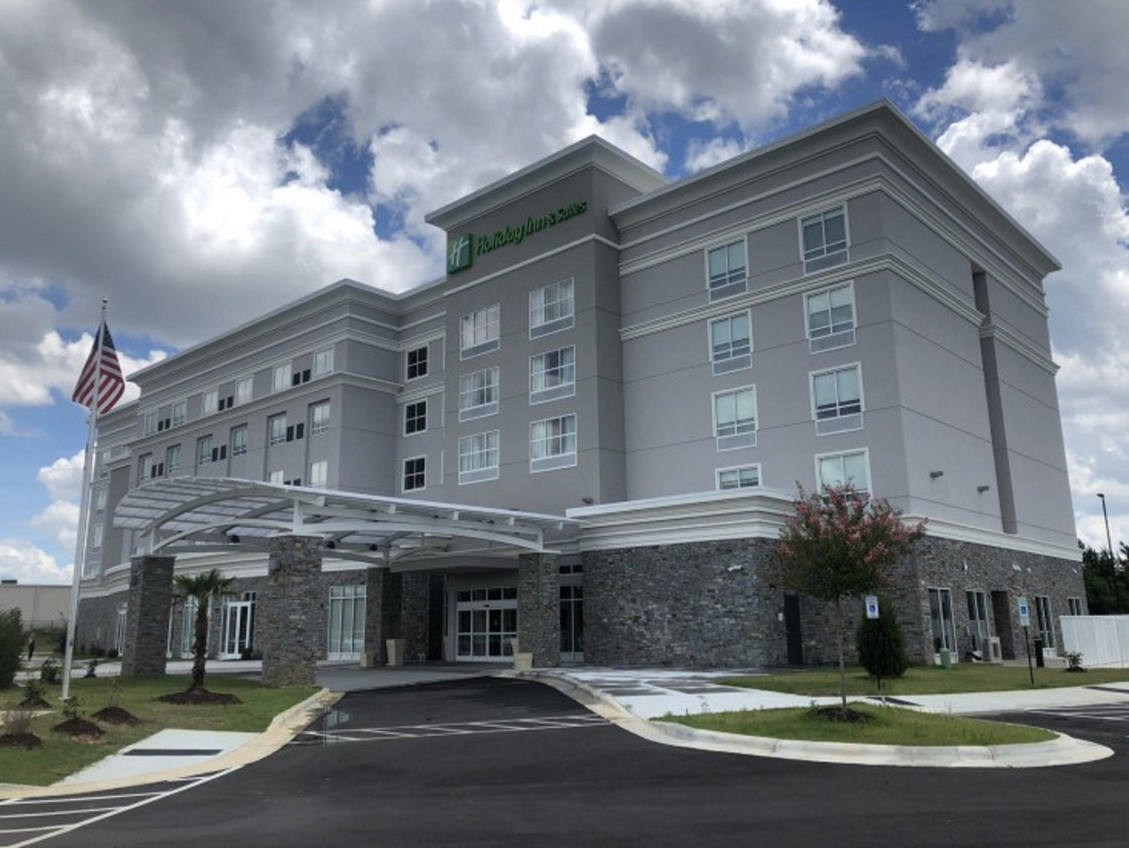 Holiday Inn & Suites - Fayetteville W-Fort Bragg Area By Ihg Extérieur photo