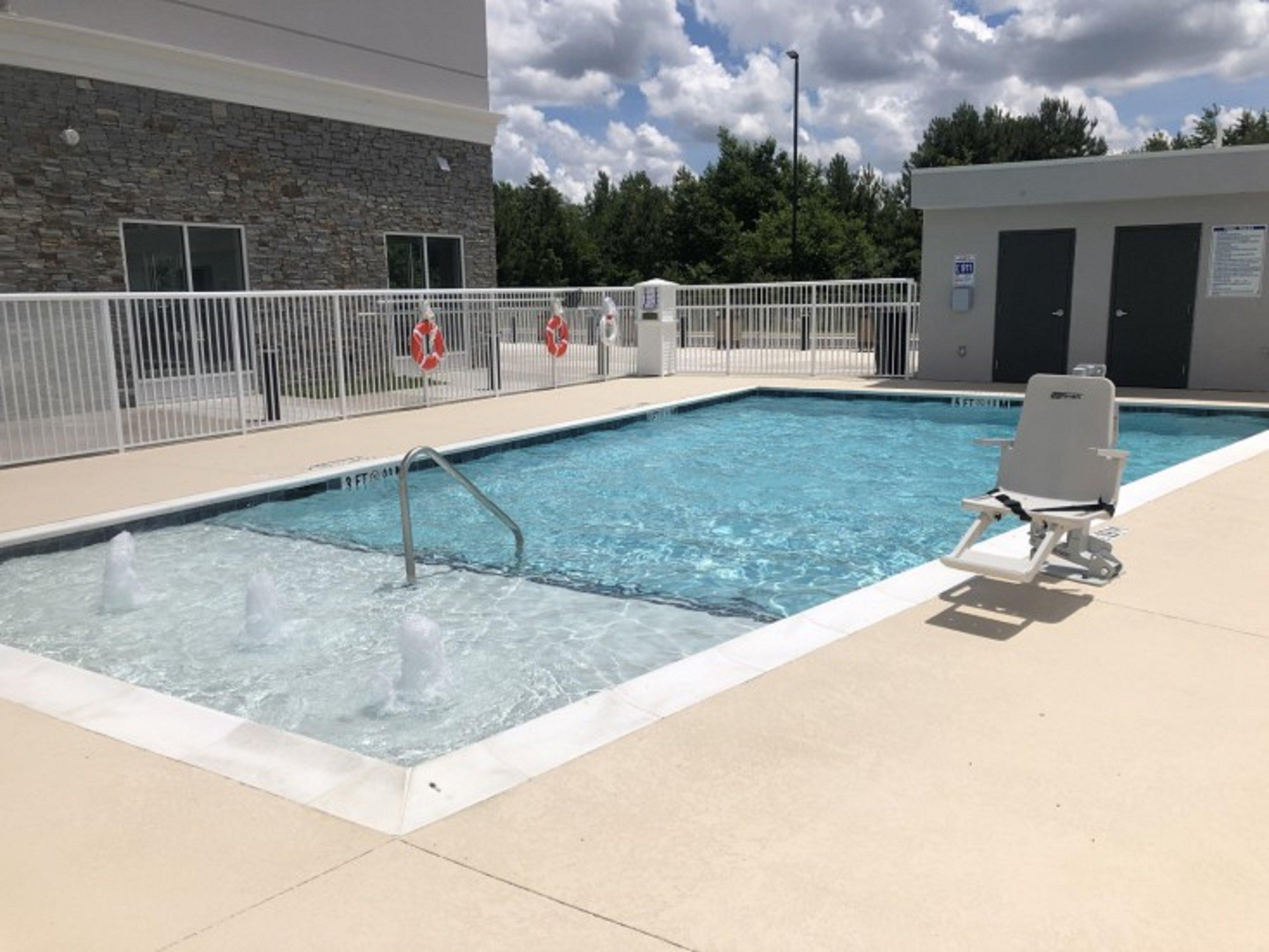 Holiday Inn & Suites - Fayetteville W-Fort Bragg Area By Ihg Extérieur photo