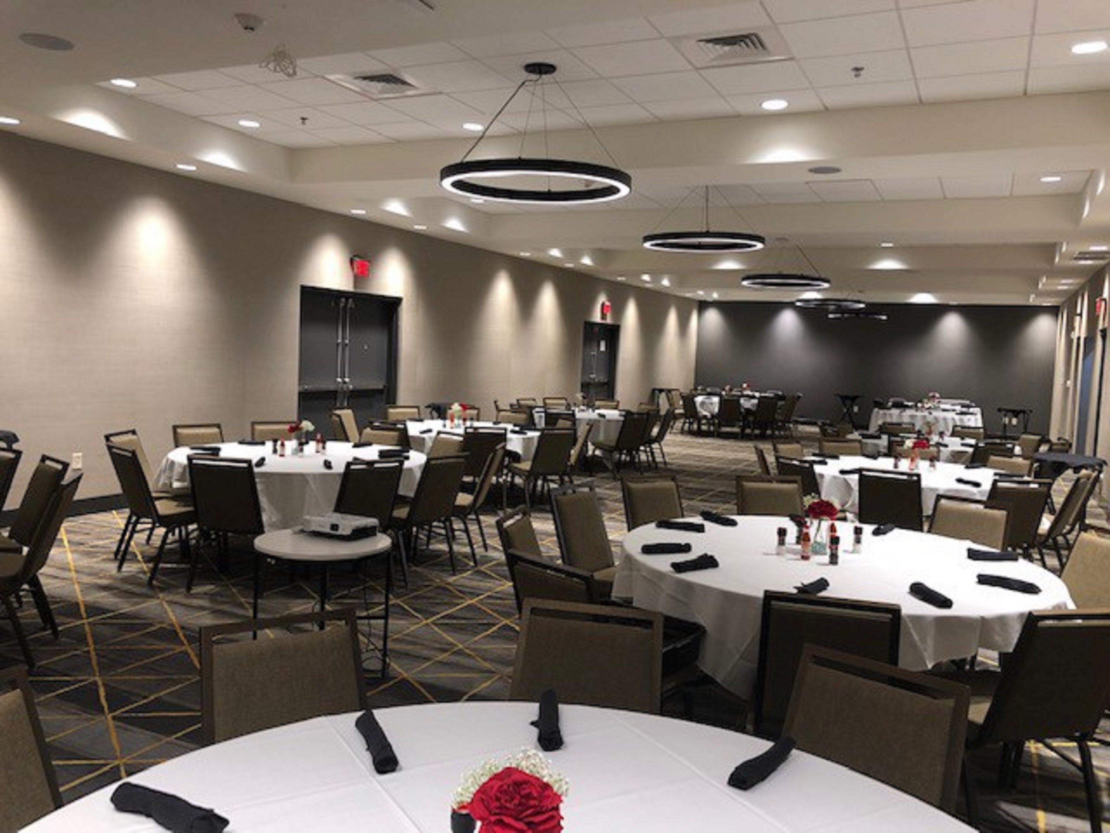 Holiday Inn & Suites - Fayetteville W-Fort Bragg Area By Ihg Extérieur photo