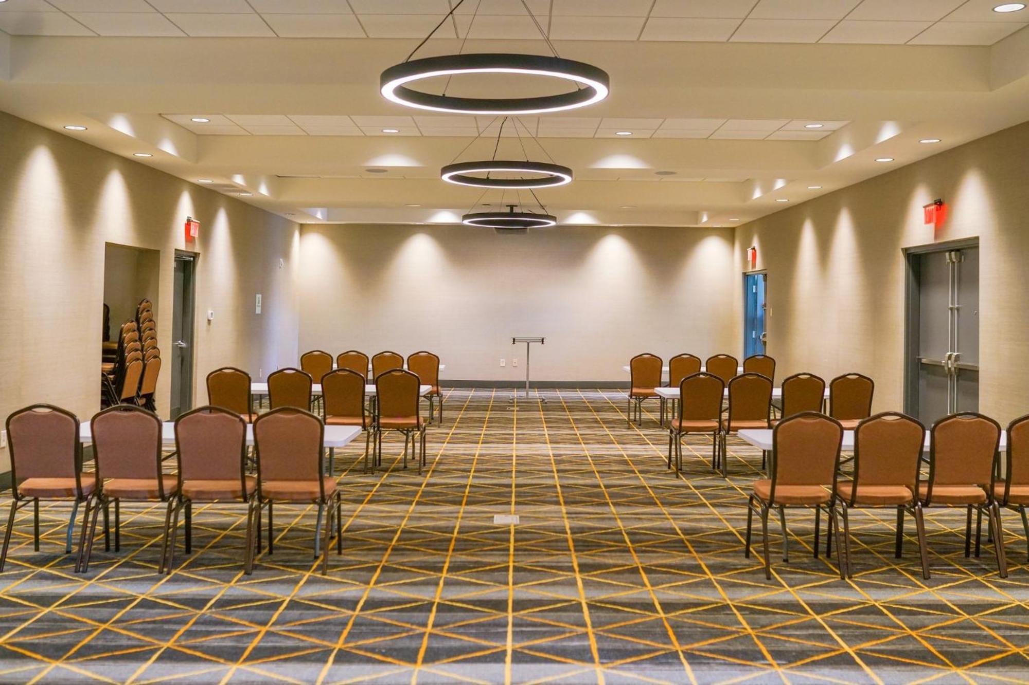 Holiday Inn & Suites - Fayetteville W-Fort Bragg Area By Ihg Extérieur photo